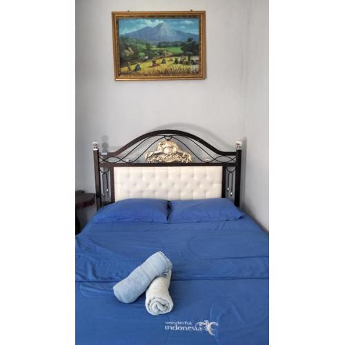 Marselino Bacpacker's Room