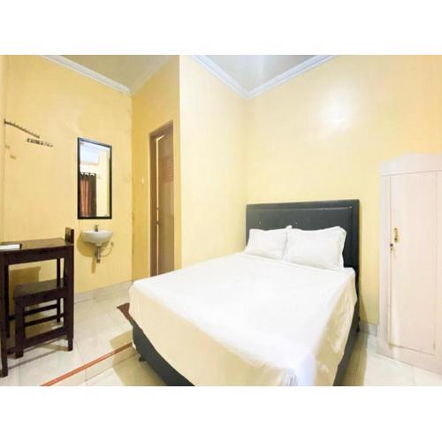 Mas Klimis Guesthouse Pakuwon Mall Mitra RedDoorz