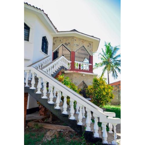 Maskani Holiday Home