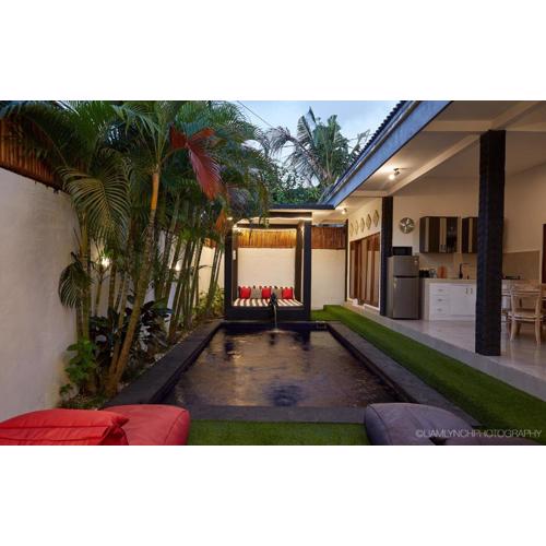 Massive 6-bedroom Villa with 2 Pools