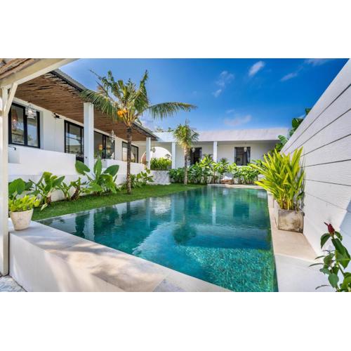 Master Suite in Prime Canggu Pool Villa overlooking rice fields