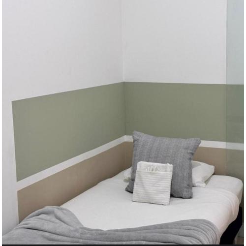 MBZ - Cosy Separate Room in Unique Flat