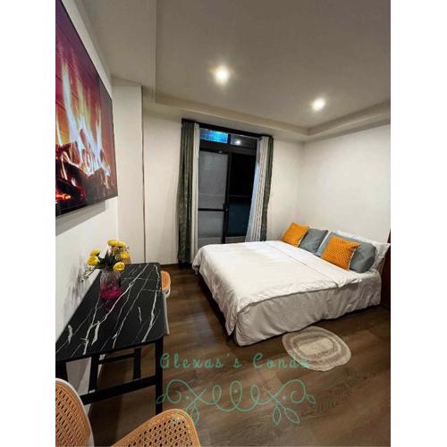 Megatower 4 Condotel with Balcony - City Center