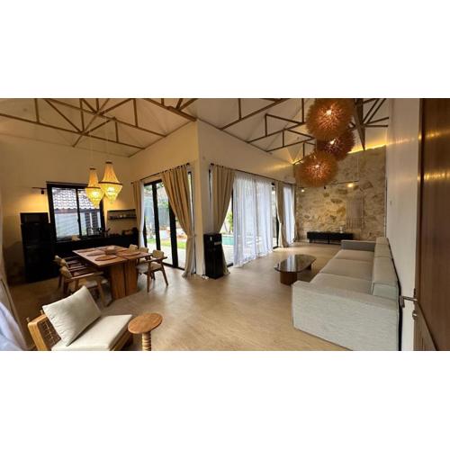 Melasti Villa #2 2Bdr with Yard & Pool