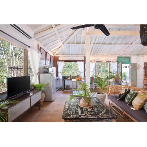 Melasti Wooden Beach House Uluwatu Private pool & Part time staff