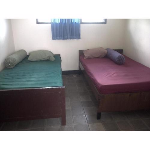 Menginap di rumah tenun Astiti