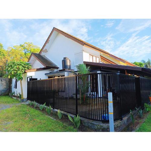 Meninting garden house