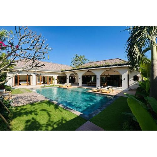 MerSea Villa -Brand new Balangan beach -luxurious 4 bdr with huge pool