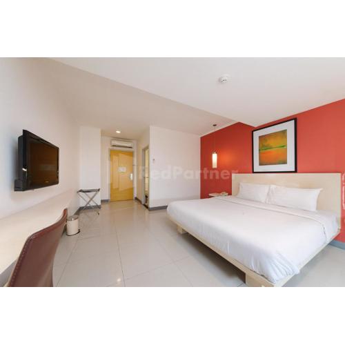 Metro Hotel near Kota Tua Mitra RedDoorz