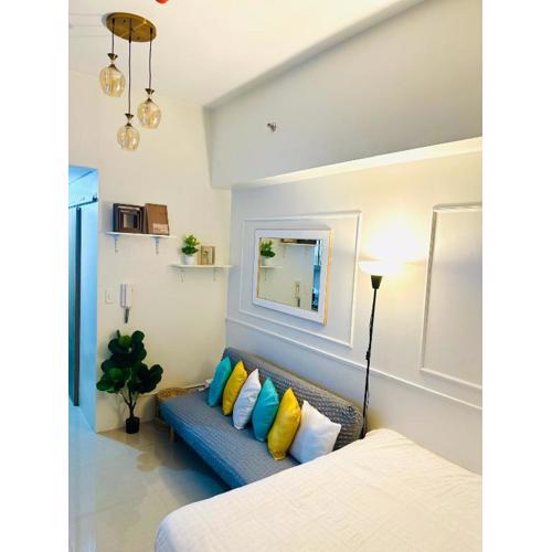Mid-Century Extent Condo Unit @ Shore 2, MOA