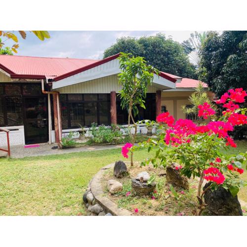 Middle bedroom, McKirdy's Farm