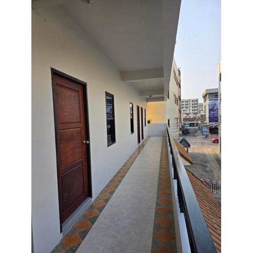 Middle tree house pattaya