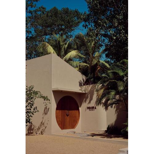 Mihira Home - Villa Resort with Private AC Rooms & Pool