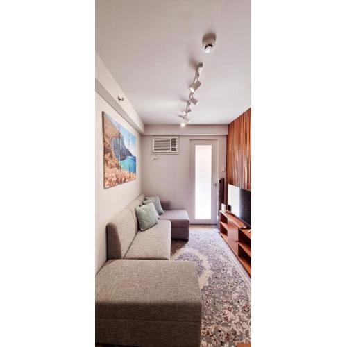 Mikaela's Crib- 1 Bedroom flat @ Arezzo Place Condominium