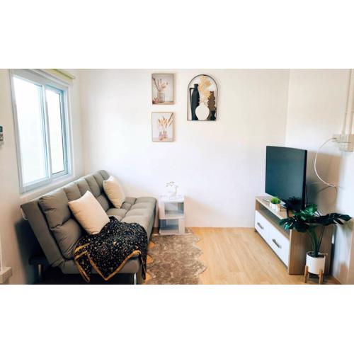 Minimal House at Kanchanadit