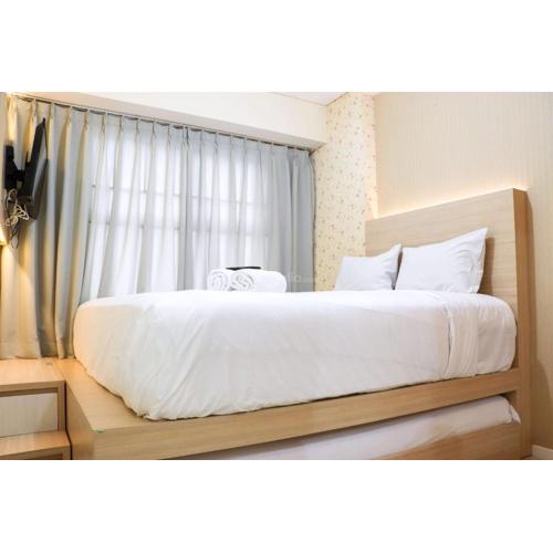 Minimalist 1BR Apartment Parahyangan Residence By Travelio