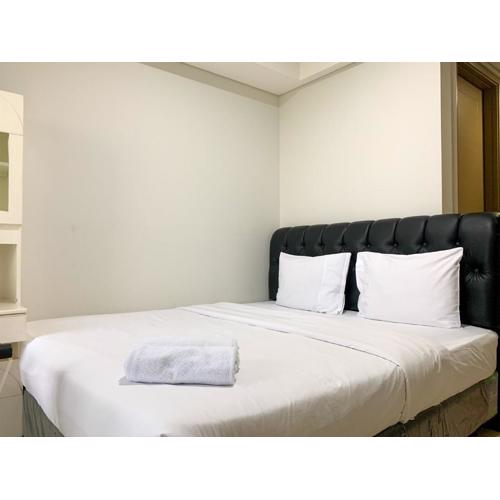 Minimalist and High Floor Studio Room at Gold Coast Apartment By Travelio