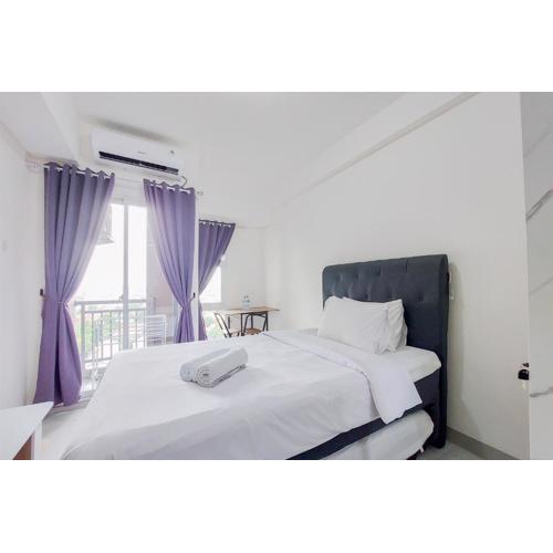 Minimalist and Homey Studio Akasa Pure Living BSD Apartment By Travelio