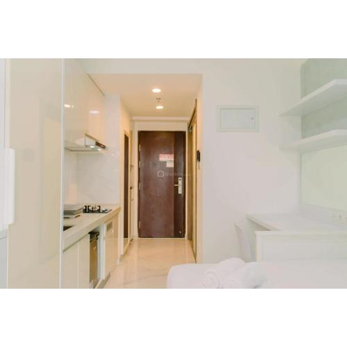 Minimalist and Homey Studio at Sky House BSD Apartment By Travelio
