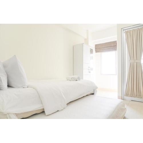 Minimalist and Homey Studio Green Bay Pluit Apartment By Travelio