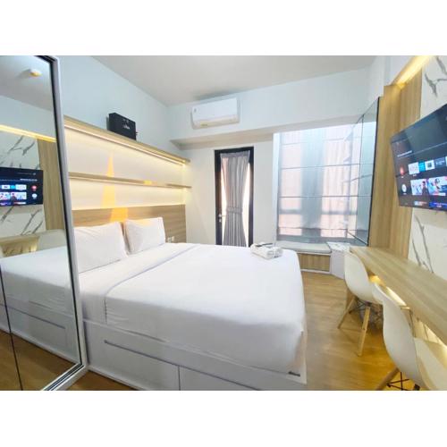 Minimalist and Homey Studio The Alton Apartment By Travelio