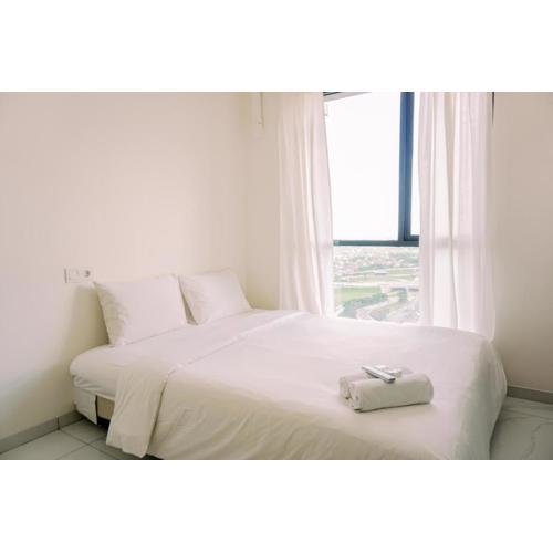 Minimalist and Nice Studio at Sky House Alam Sutera Apartment By Travelio