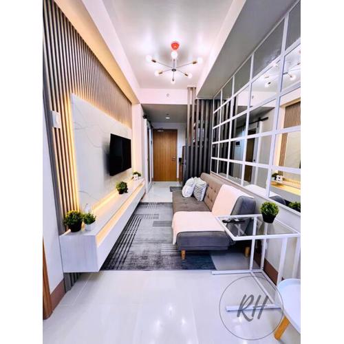 Minimalist and Serene 1BR Condo Unit near MOA