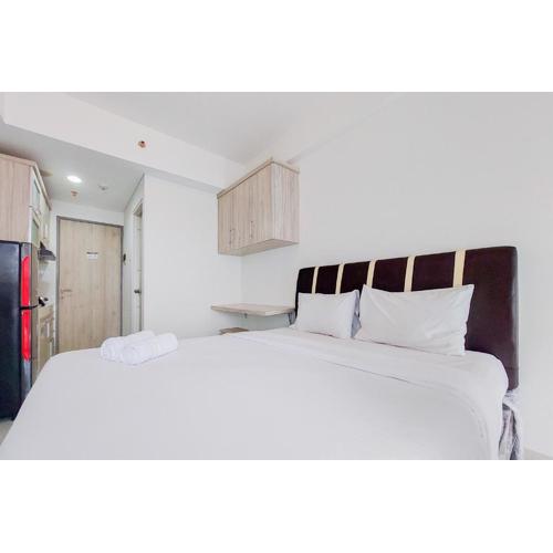 Minimalist and Warm Studio Room Akasa Pure Living BSD Apartment By Travelio