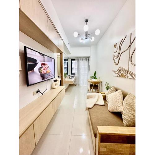 Minimalist Chic Condo near MOA-Shore3 Tower2