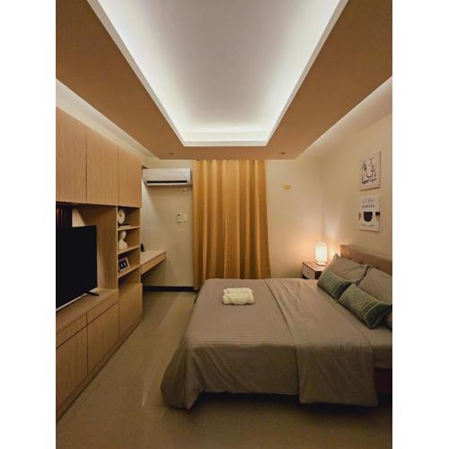 Minimalist Condo with Balcony and Pool