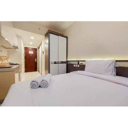 Minimalist Designed and Homey Stay Studio at Sky House BSD Apartment By Travelio