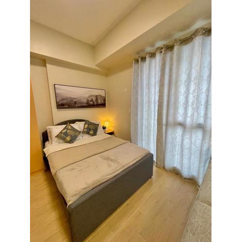 Minimalist Executive Studio at The Palladium