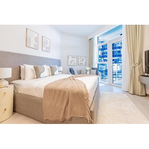 Minimalist Luxe Studio in the City