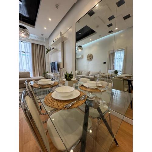 Minimalist Luxury Spacious 1 Bedroom in Burgos Circle