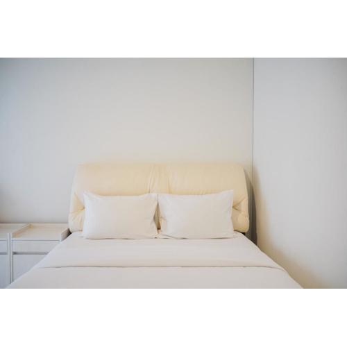 Minimalist Pool View Low Rise Studio @ Paramount Skyline Apartment By Travelio