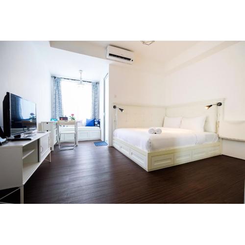 Minimalist Studio @ Bassura City Apartment By Travelio