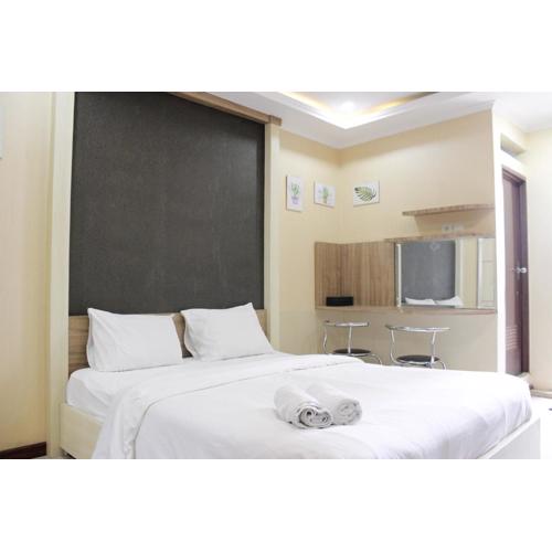Minimalist Studio Gateway Apartement Ahmad Yani Cicadas By Travelio