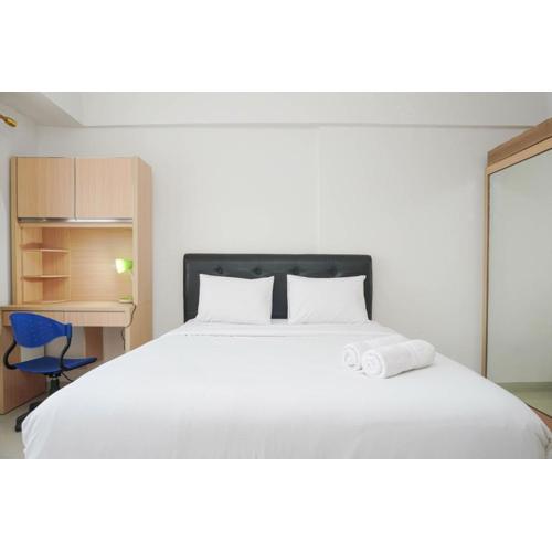 Minimalist Studio Park View Condominium Apartment near Mall By Travelio