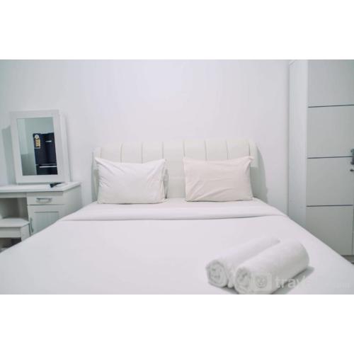 Minimalist Studio Room at Urbantown Serpong Apartment By Travelio