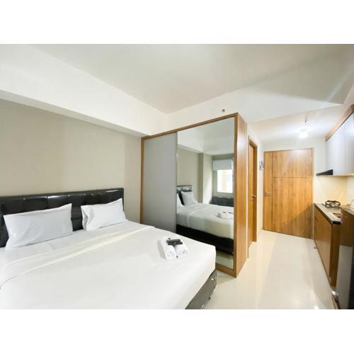 Minimalist Studio Room Gateway Park LRT City Jatibening Apartment By Travelio