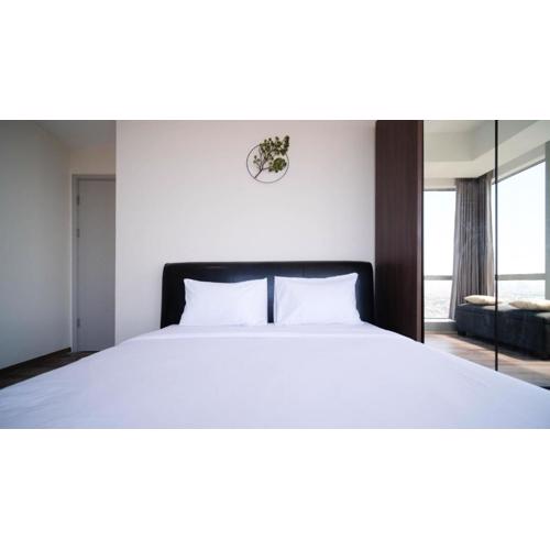 Minimalist with Beautiful View 2BR at Grand Sungkono Lagoon Apartment By Travelio