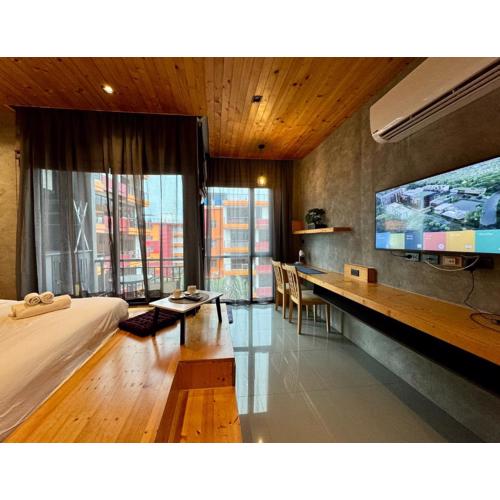 Mira Naiharn, Minimalist Design & Mountain View at Relife Windy