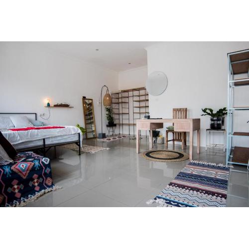 Mirri House Atas Kiri