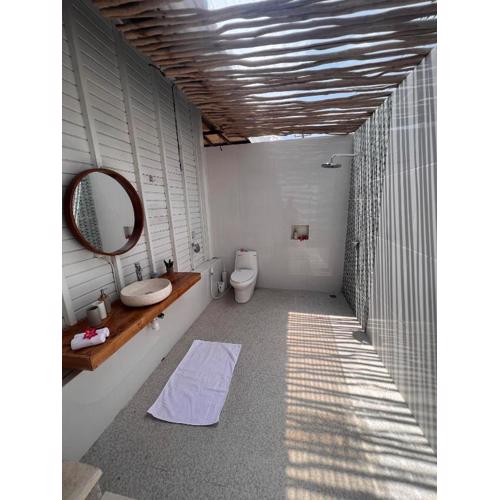 Mista Ceningan's Beach Bungalows previously The KUBU 221