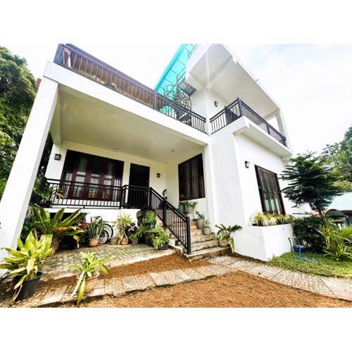 Misty Hills Lakeview Lounge