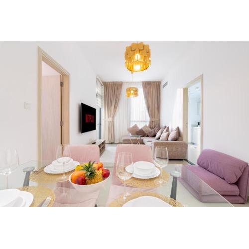 Modern 1-bedroom apartment in family-friendly residence with Swimming Pool, Gym & Free Parking.