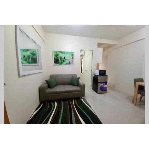 Modern 1-bedroom condo in vibrant Malabanias