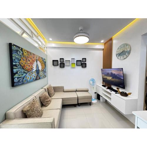 Modern 1 bedroom w Pool and City Views