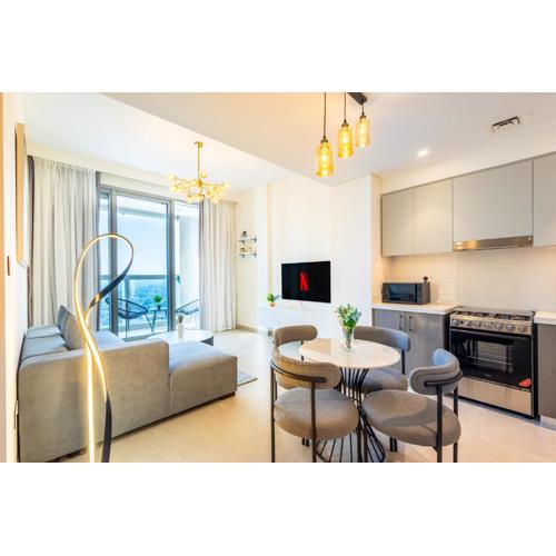 Modern 1 BR with Sea View - Minutes to Dubai Mall, Downtown Dubai