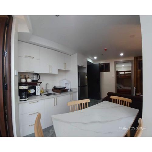 Modern 1Bedroom Condo,with heated Roofdeck pool by Mist and Pine